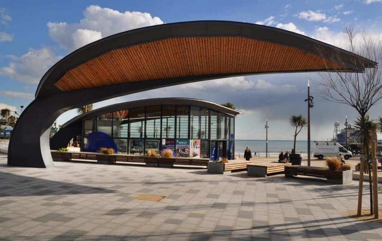 Flat-C, 4 Adults, 20 Mins To Beach, Netflix, Wifi, Sleeps 4 Adults Bournemouth Luaran gambar